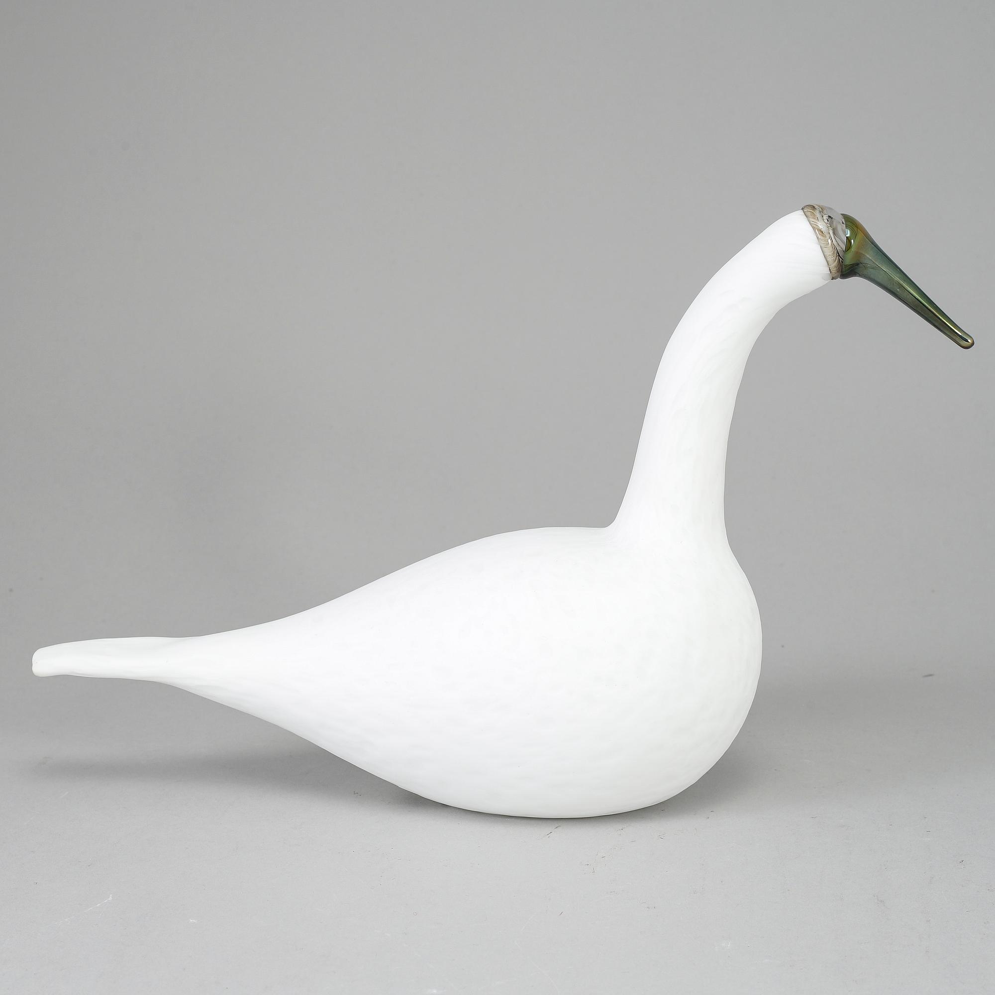 OIVA TOIKKA, a glass bird "Whooper swan" signed O. Toikka  Nuutajärvi 3800 2012.