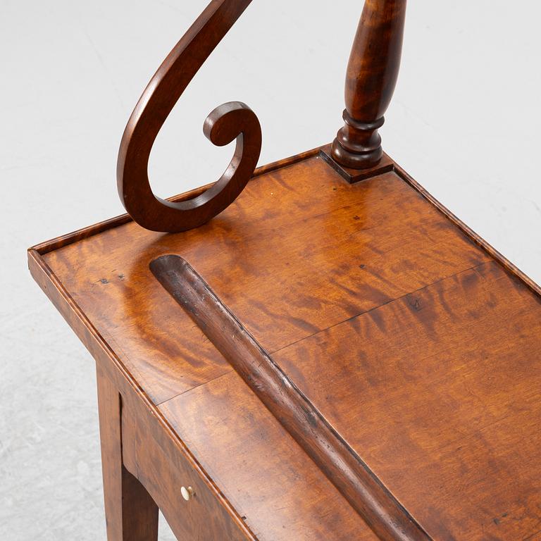 A pipe stand, possibly England, late 19th century.