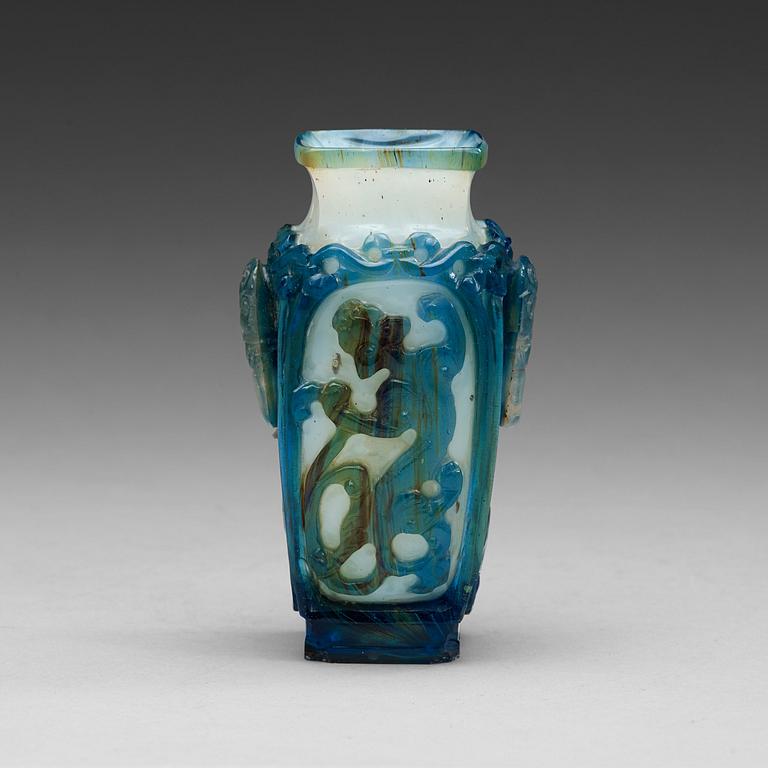 VAS, pekingglas. Qingdynastin (1644-1912).