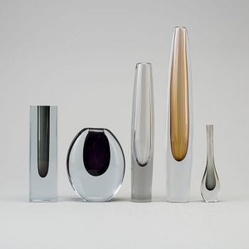 a set of 5 glass vases by Gerda and Asta Strömberg, Strömbergshyttan.