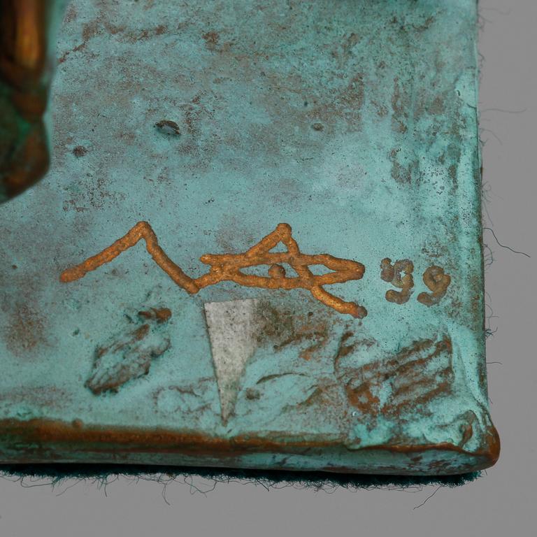 SKULPTUR, 2 st, brons, okänd konstnär, signerad o daterad 2000 resp 99.