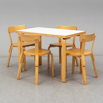 ALVAR AALTO, a table with four model 69 chairs, Artek.