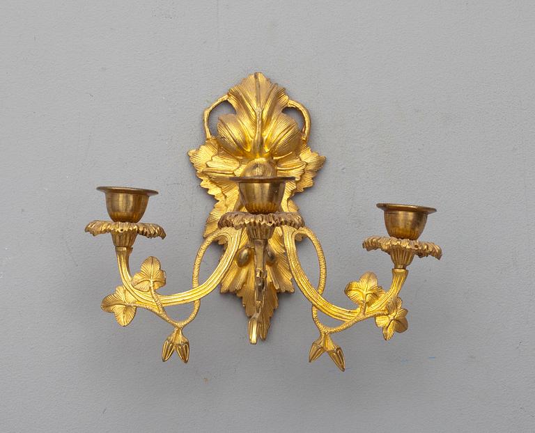 LAMPETTER, ett par, förgylld brons, 1800-talets slut.