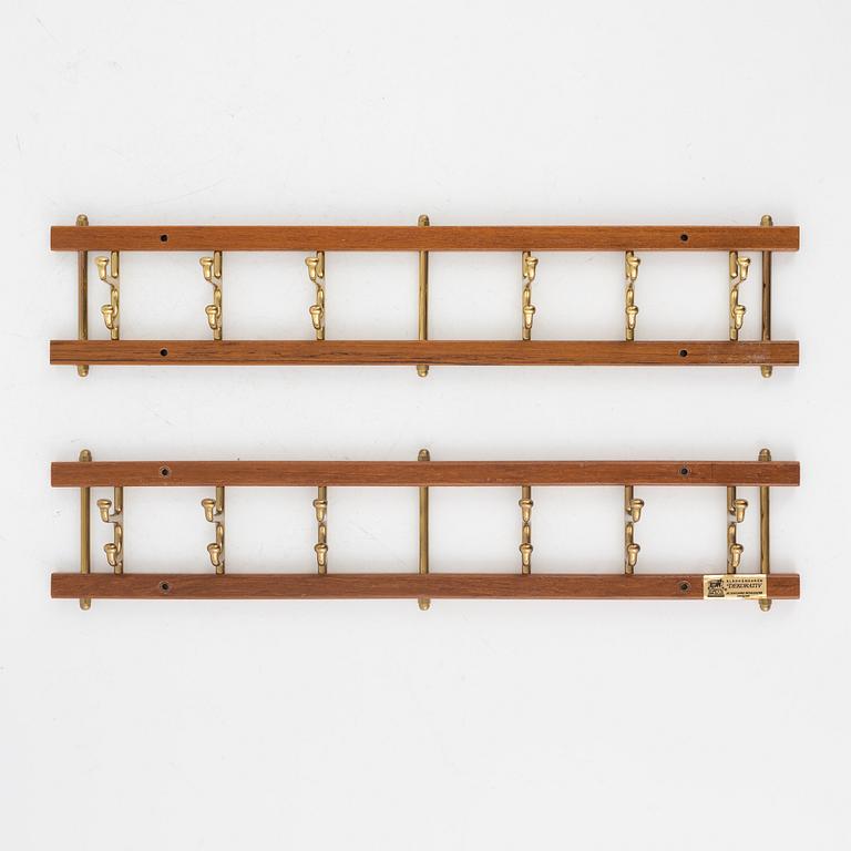 Klädhängare, ett par, "Dekorativ", Skoglunds metallgjuteri, Anderstorp, 1900-talets mitt.