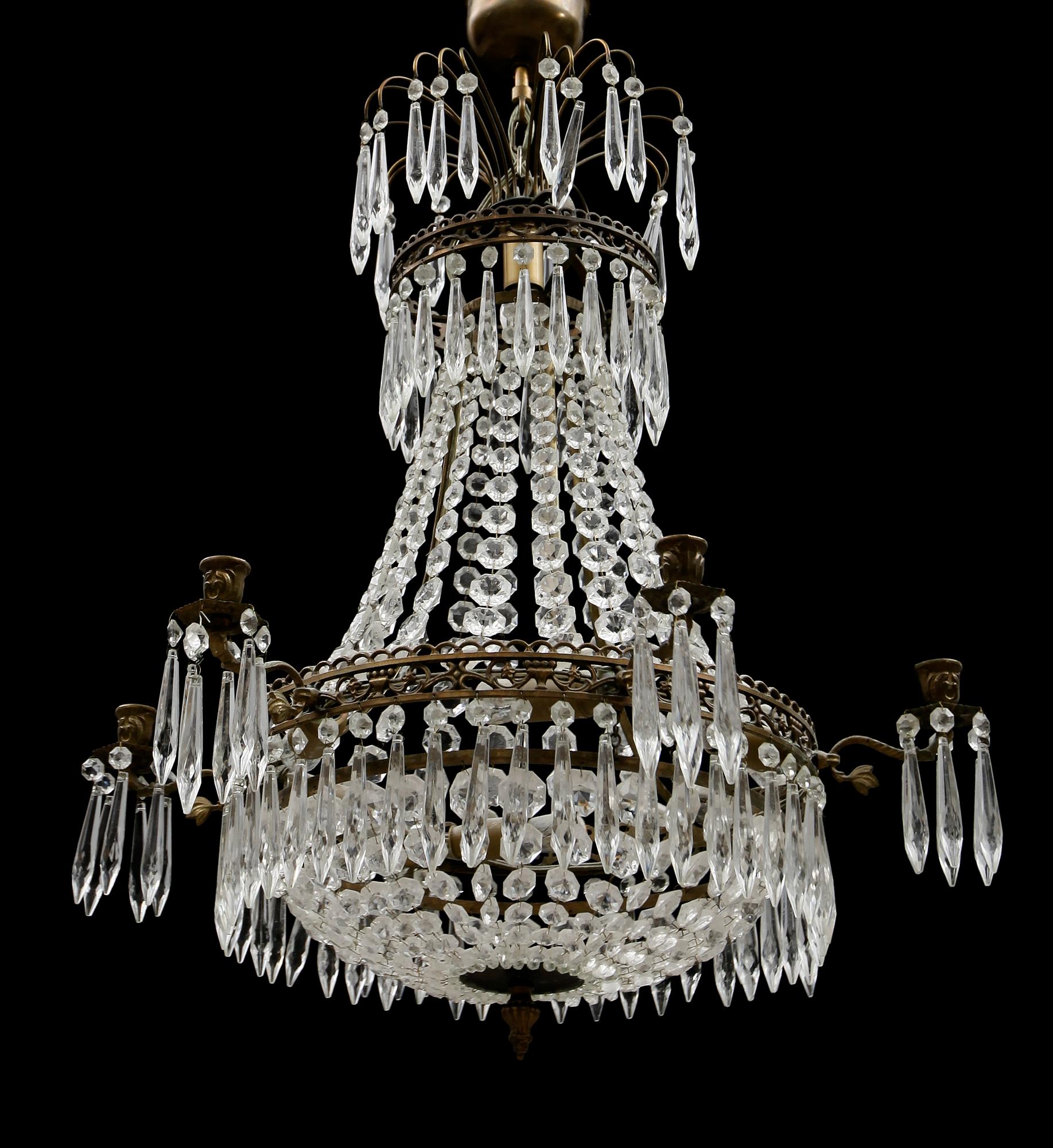 LJUSKRONA, gustaviansk stil, 1900-talets andra hälft. Höjd 65 cm.