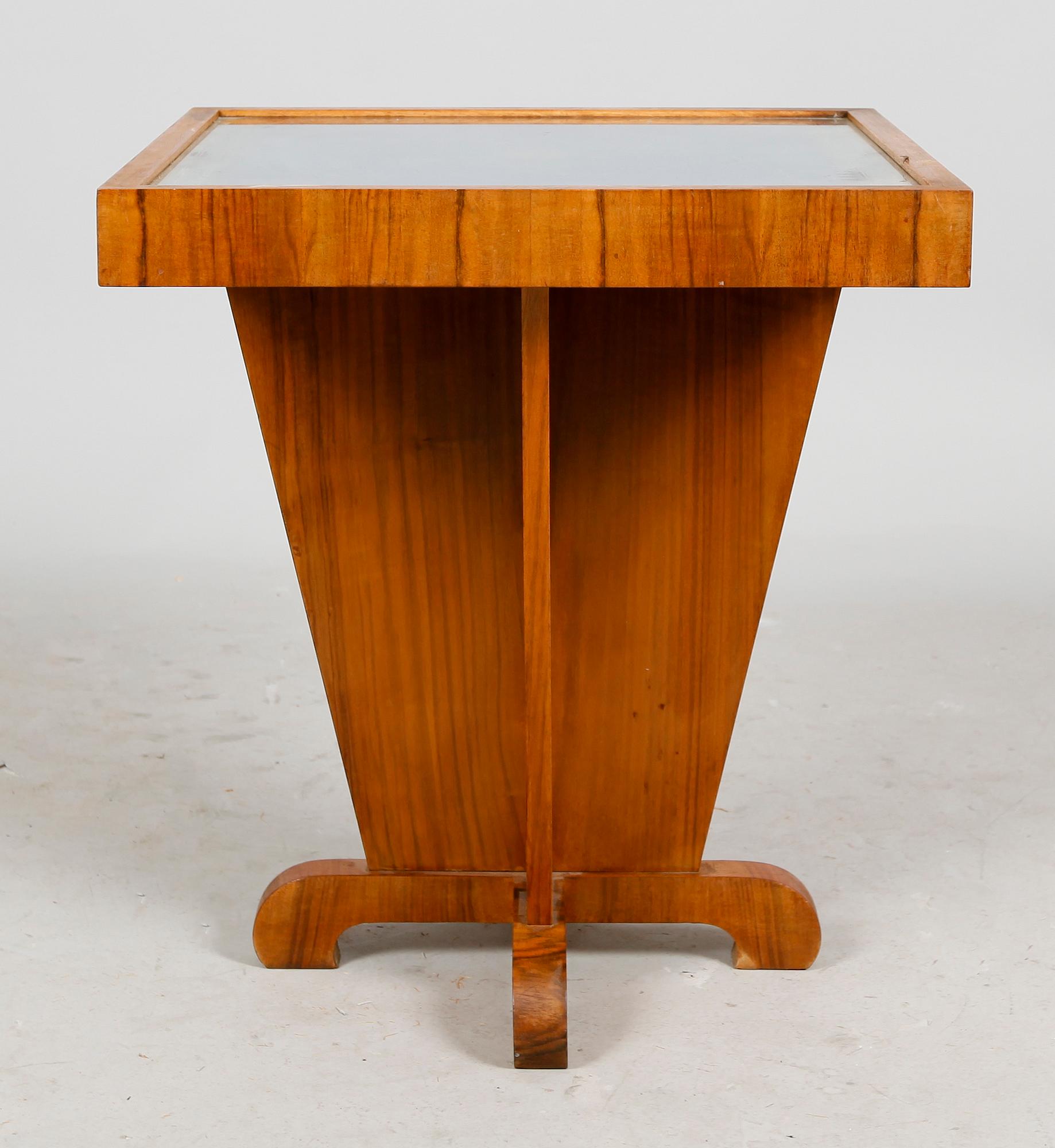 BORD, 1900-talets första hälft.