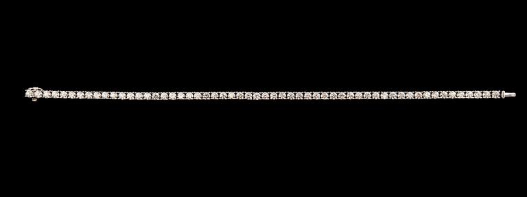 RANNEKORU, briljanttihiottuja timantteja n. 5.60 ct TW/vs-si. 18K valkokultaa. Pituus n. 18 cm, paino 13,6 g.