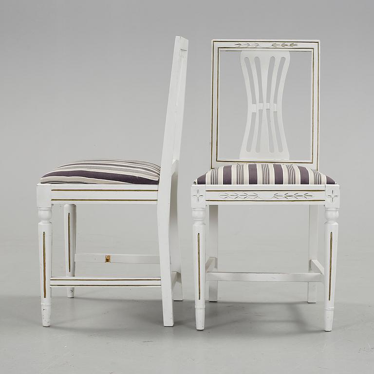 STOLAR, ett par, sengustaviansk stil, 1900-talets mitt.