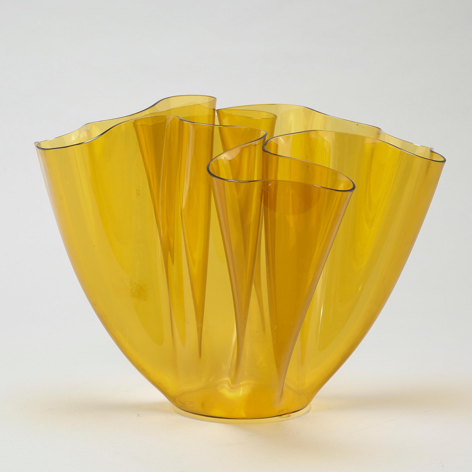 A "Cartoccio" glass vase, designed by Pietro Chiesa for Fontana Arte, unsigned.