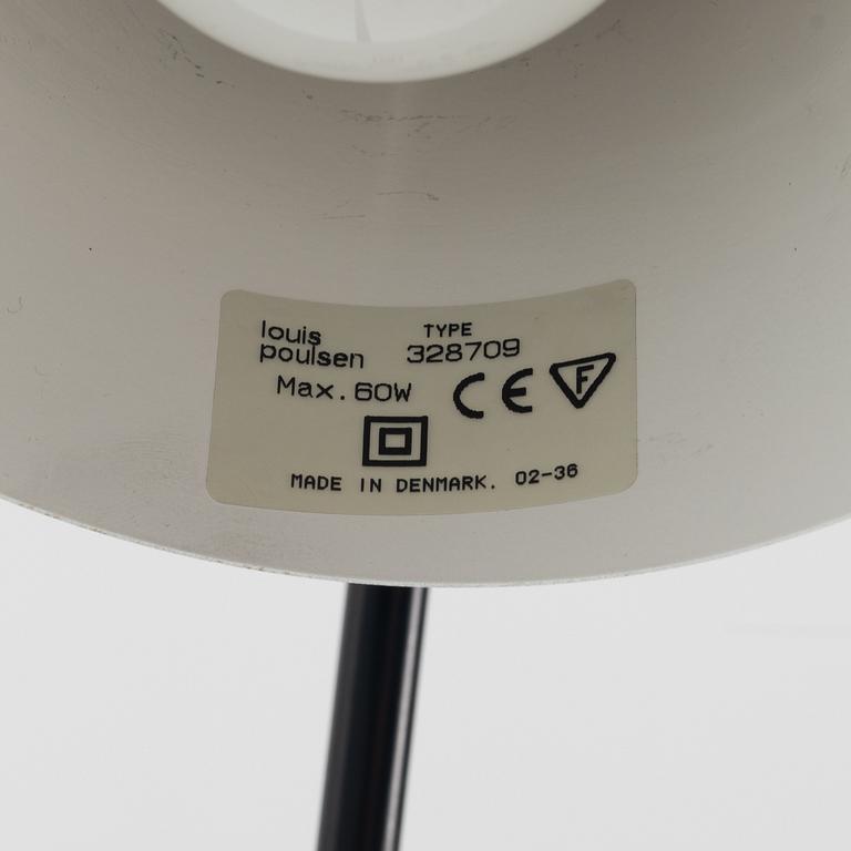 Arne Jacobsen, golvlampa, "AJ", Louis Poulsen, Danmark.