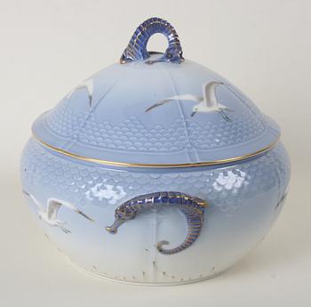 TERRIN MED LOCK, porslin, Bing & Gröndahl "Måsen".