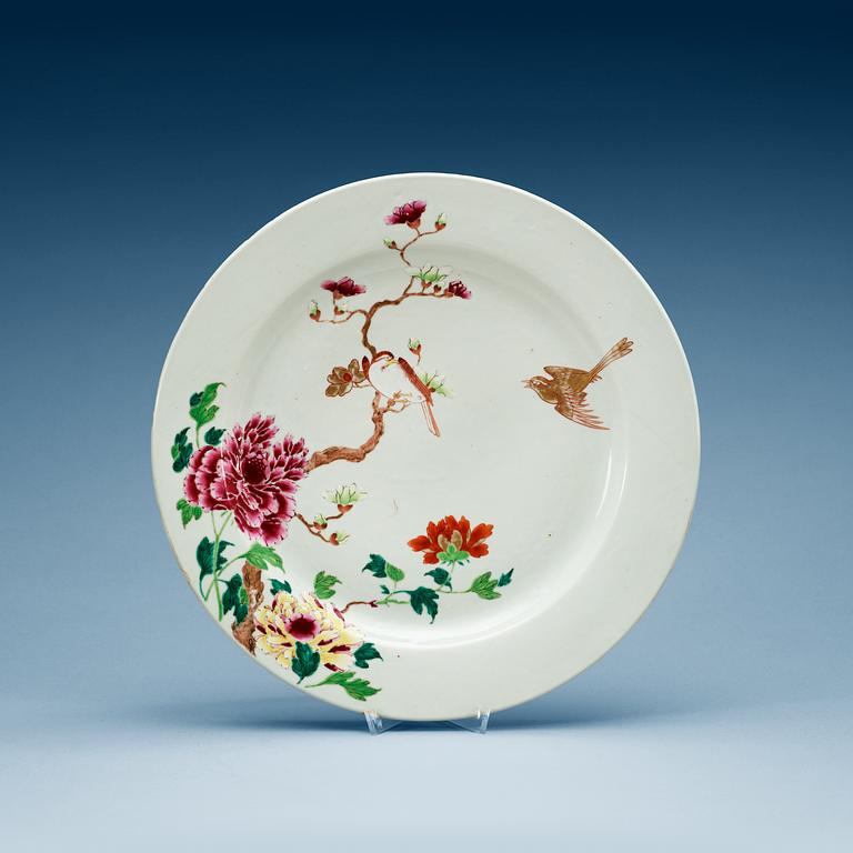A famille rose dish, Qing dynasty, Qianlong (1736-95).