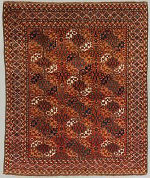 MATTA Tekke Turkmen semiantik, ca 240 x 209 cm.