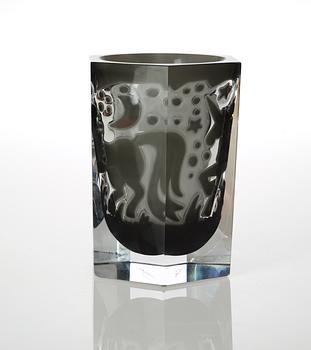 An Olle Alberius ariel 'Enhörning/The unicorn' glass vase, Orrefors Gallery 1988.