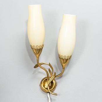 MAURI ALMARI, a mid-20th century '71020' wall light for Idman.