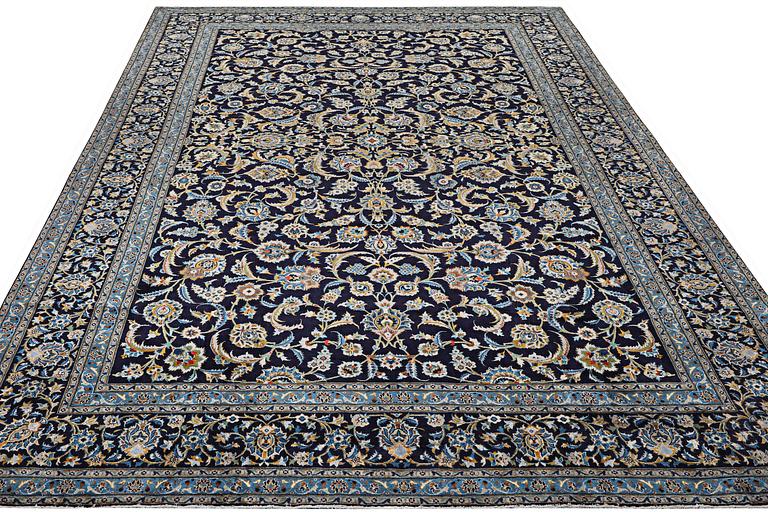 A Keshan carpet, c. 495 x 305 cm.