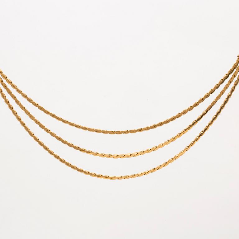 An Italian 18C gold necklace weight 37 grams length 20 cm.
