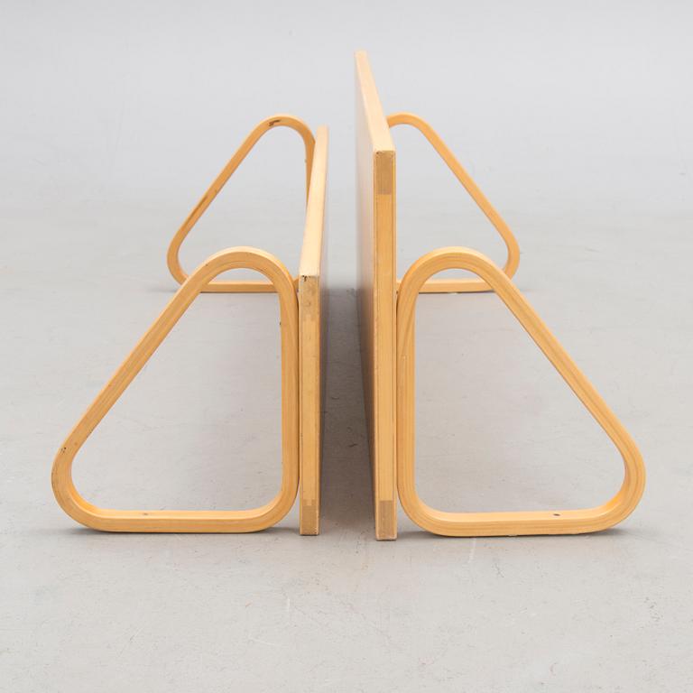 ALVAR AALTO, VÄGGHYLLOR, 2 st, 112A och 112B Artek, 1900-talets slut.