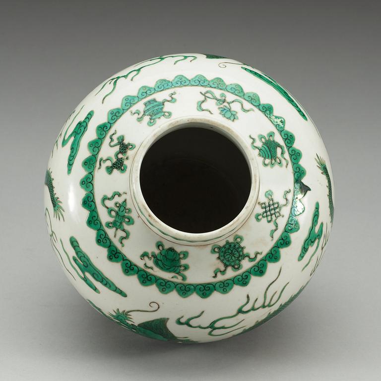 A green glazed jar, late Qing dynasty with Daoguangs seal mark.