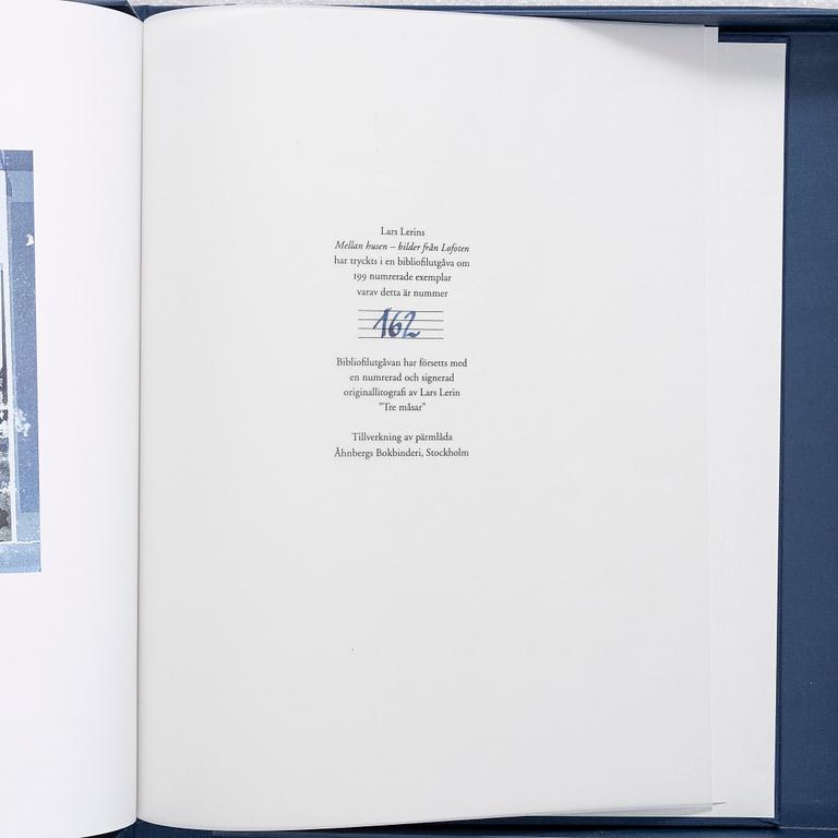 Lars Lerin, "Mellan husen-bilder från Lofoten", bibliophile edition with a colour lithograph "Tre Måsar".