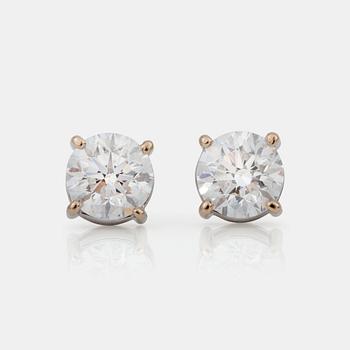 715. A pair of brilliant-cut diamond earrings. 1.00 ct and 1.01 ct. Quality D/SI1 according to IGI certificate.