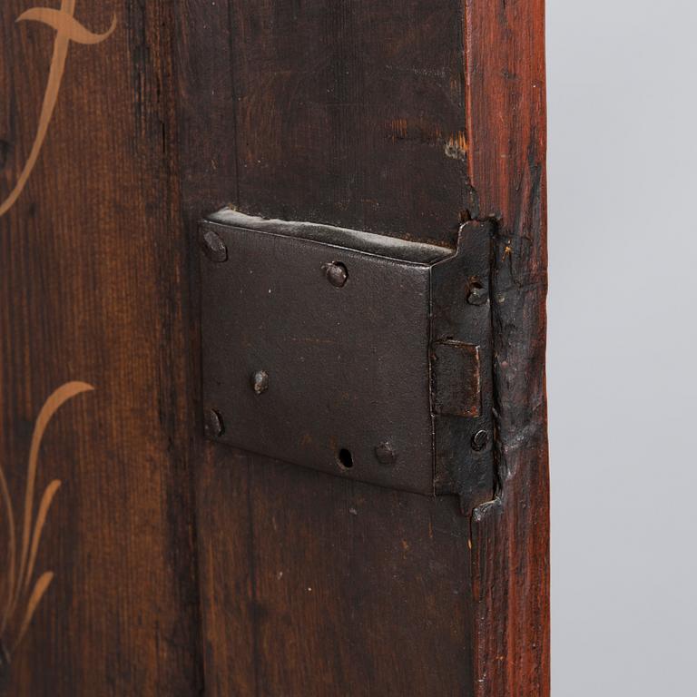 A rustic corner cabinet, 18/19th century.