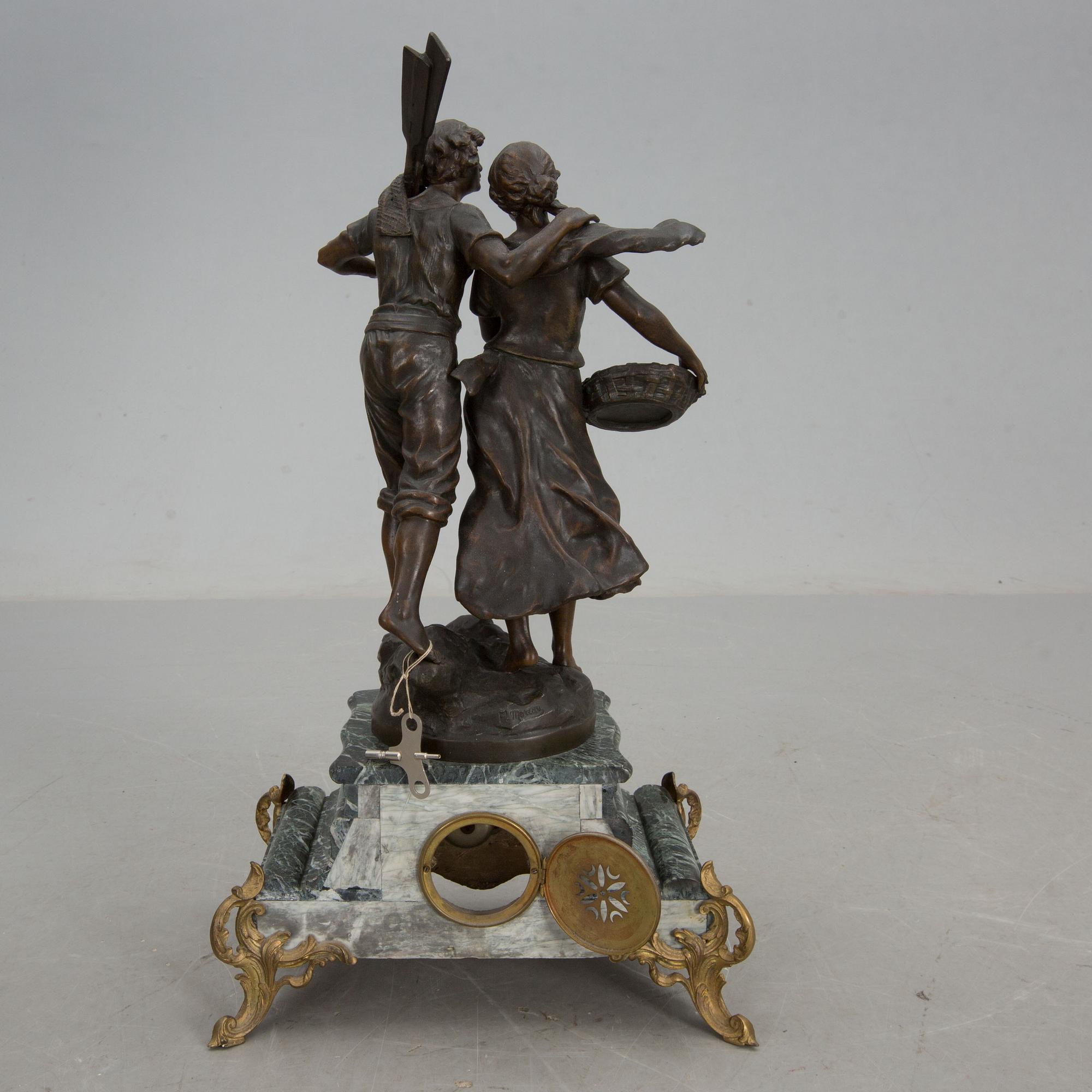 BORDSPENDYL, signerad Francois Moreau. Frankrike 1800-talets slut.