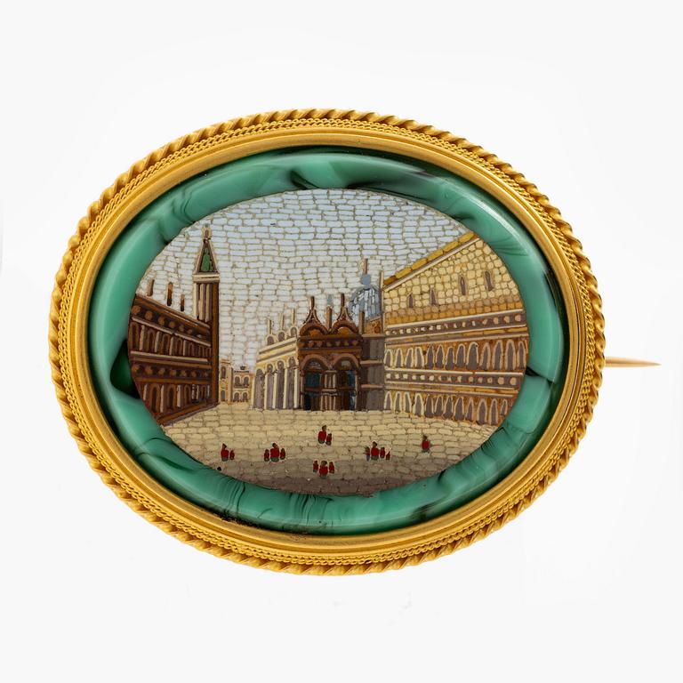 En brosch och ett par örhängen 18K guld med mikromosaiker. Alfred Ambrosius, Stockholm 1871 och 1872.