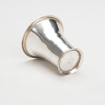 BÄGARE, silver, stämplad BTV, Berthil Thorwijk (1770-1823) Nystad, Finland. Vikt 53 g.
