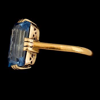 RING, 23K guld och akvamarin, Stockholm, otydlig årstämpel 1930. Total vikt ca 6 g.