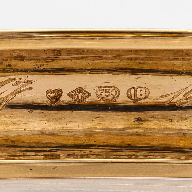 Tillander, armring, 18K guld med briljantslipade diamanter totalt ca 6.62 ct, Helsingfors 1986.