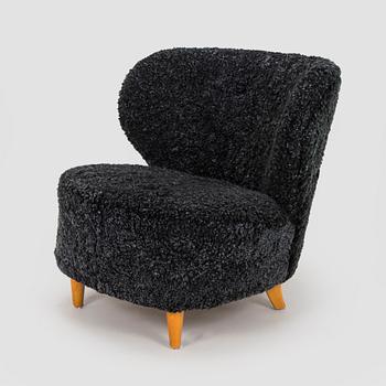A mid-20th century armchair.