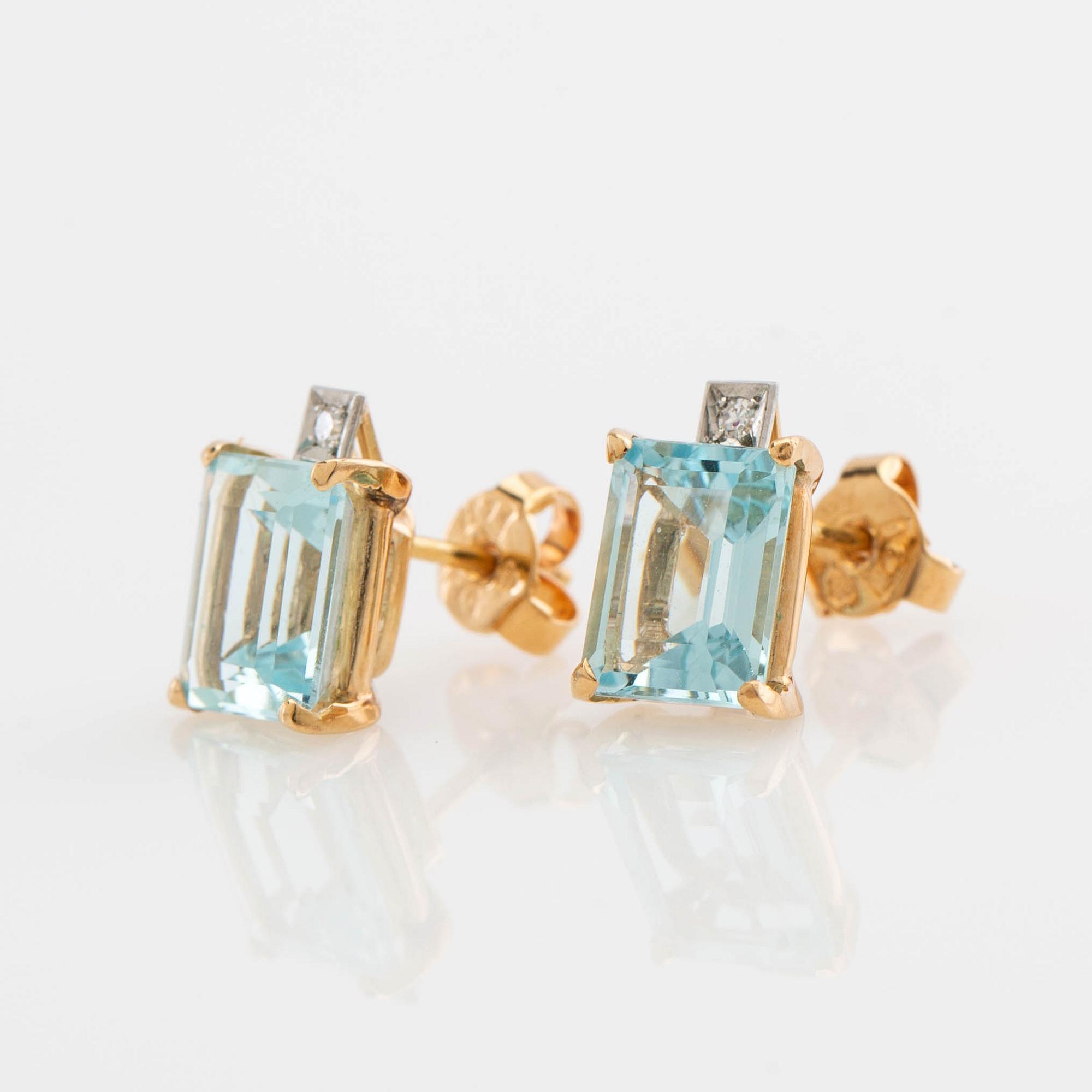Earrings, a pair, 18K gold with aquamarines and diamonds.