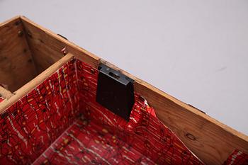 SKRIN, 2 st, trä, omkring år 1900.