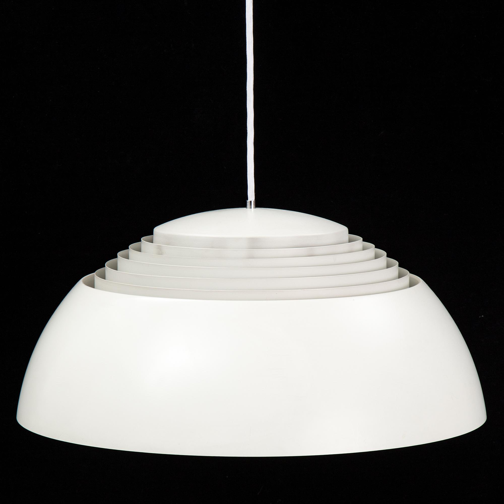 Arne Jacobsen, taklampa, "AJ Pendel", Louis Poulsen, Danmark.