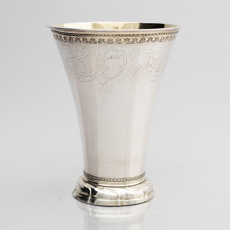 Carl Fahlberg, bägare, delvis förgyllt silver, Uppsala 1760. Rokoko.