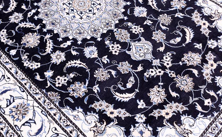 Matto, Nain part silk, ca 290 x 202 cm.