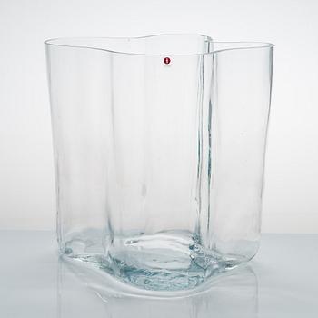 Alvar Aalto, vas 3031, signerad Alvar Aalto 12/1996.