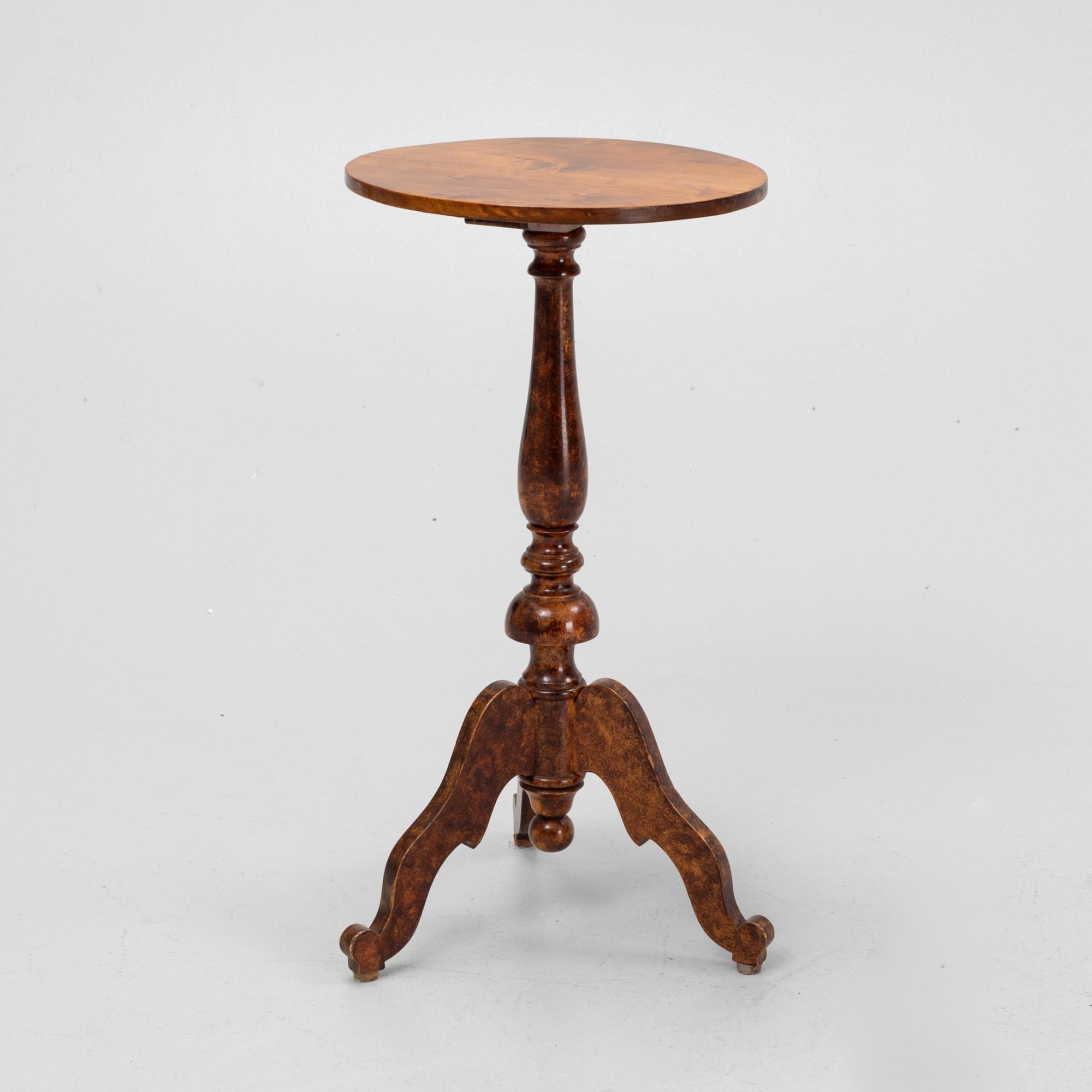 A birch side table, 20th Century.