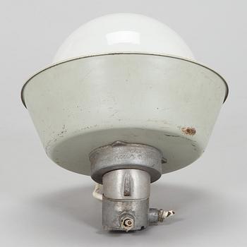 Seinä- / ulkovalaisin, malli 1445, Stockmann Orno, 1900-luvun puoliväli.