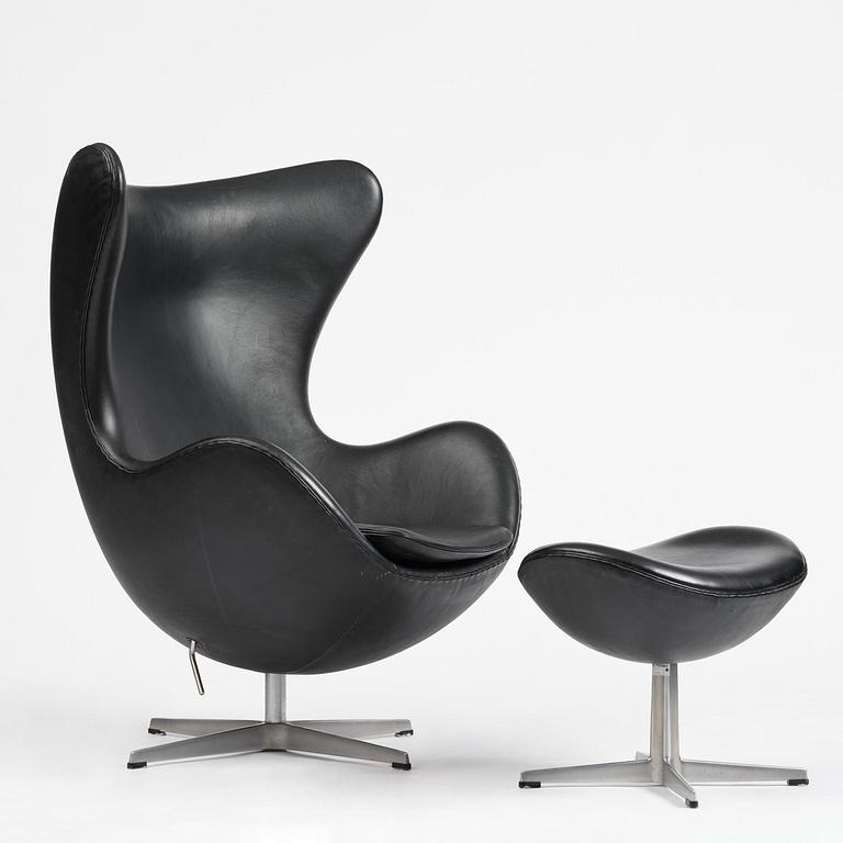 Arne Jacobsen, an "Egg" chair with ottoman, Fritz Hansen, Denmark, 2001.