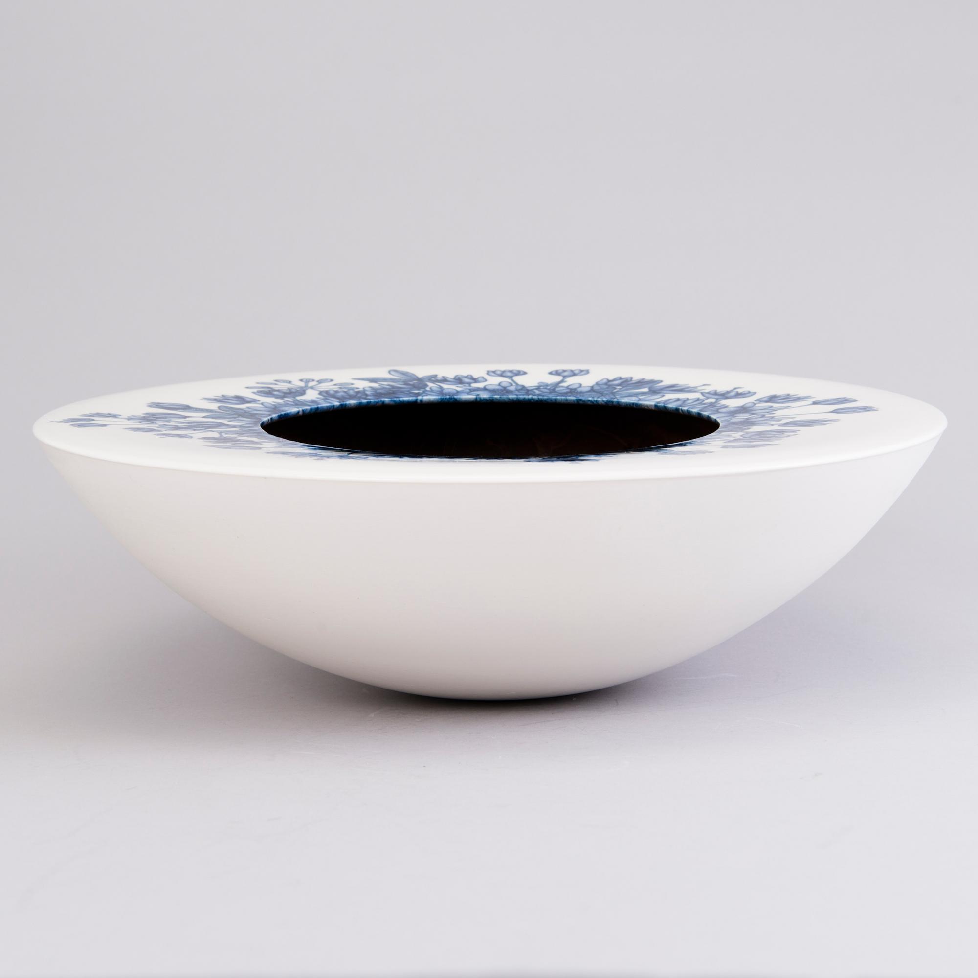 HEINI RIITAHUHTA, veistos, posliinia, "Kätkö", signeerattu Heini Riitahuhta.