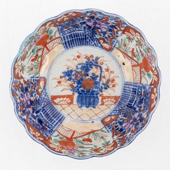 Seven pieces of Japanese Imari porcelain, around 1900 and early 20th century.