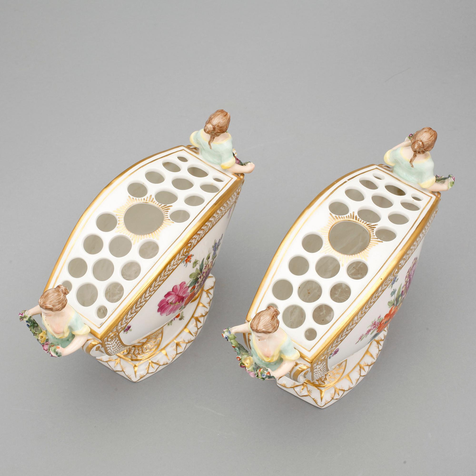 VASER, ett par, porslin, Royal Copenhagen, 1900-talets första hälft.