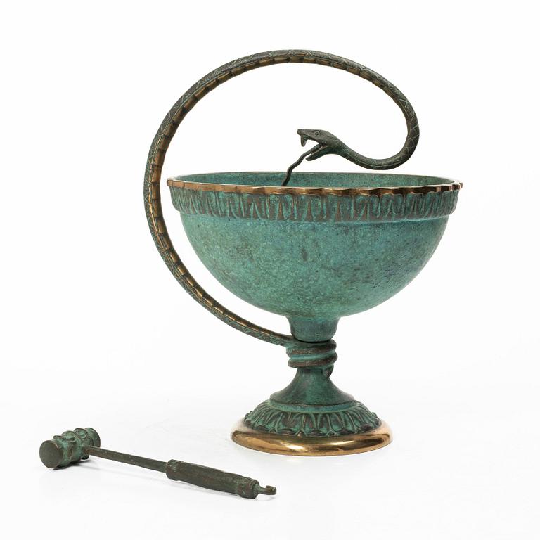 A footed bowl/apothocary's bowl, 20th/21st century.