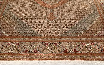 Matta, Täbris, part silk, s.k. 50 Radj, ca 300 x 250 cm.