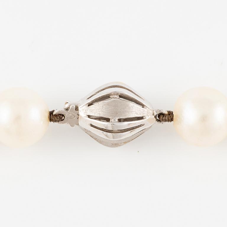 Pärlcollier, med odlade pärlor, lås 18K vitguld.