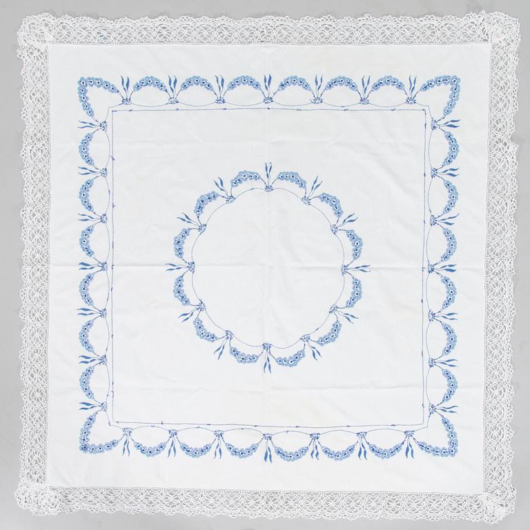 Harriet Bing, astiasto, 110 osaa, "Empire" posliini,  ja pöytäliina, Bing & Grøndahl Tanska.