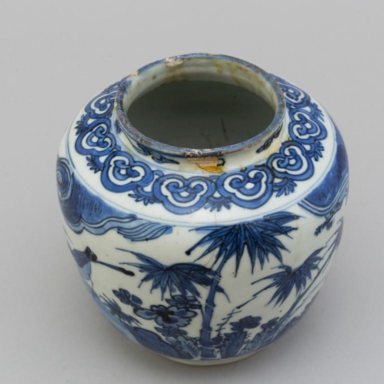 A Ming style jar, Qing dynasty, 19th century.