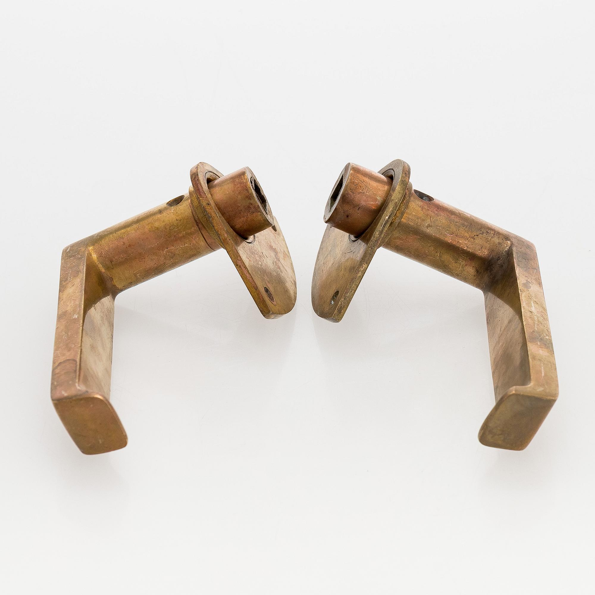 Dörrhandtag, 6 par, modell 75, tillverkare Mariefors Bruk. Modellen formgiven 1952.